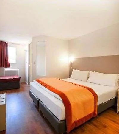L'amandier 3* Nanterre