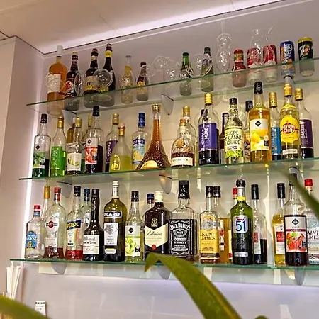 Hotell L'amandier Nanterre