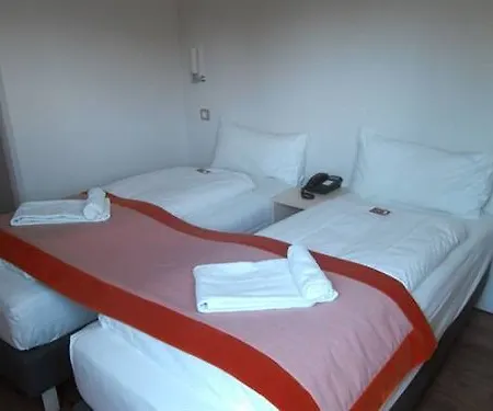 L'amandier 3* Nanterre