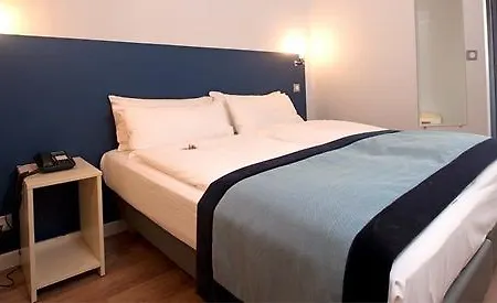 L'amandier Szálloda Nanterre