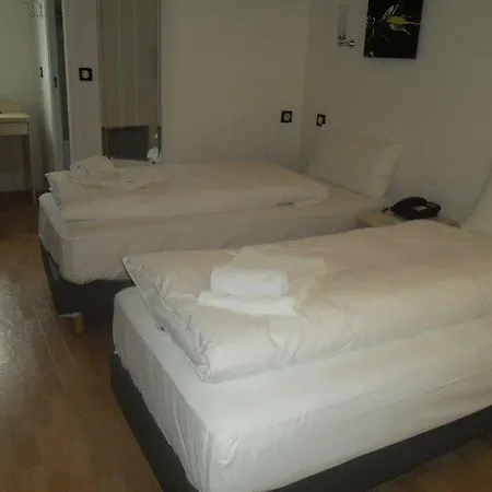 Hotel L'amandier Nanterre