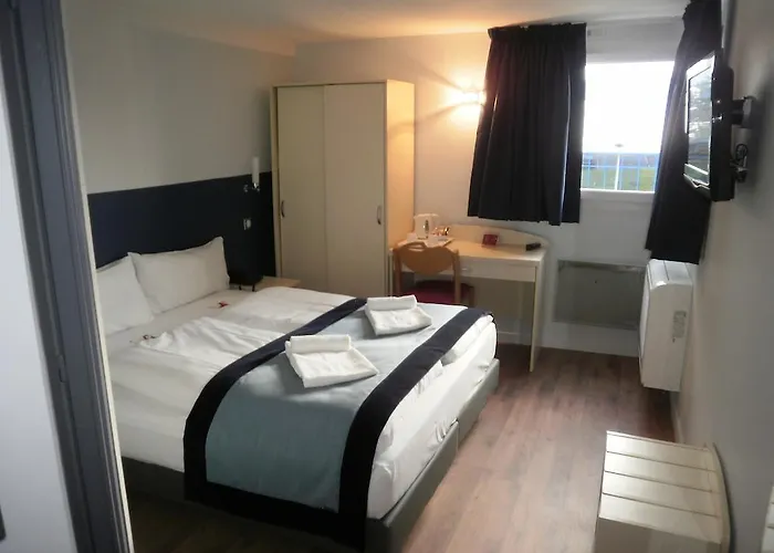 Hotel L'amandier Nanterre